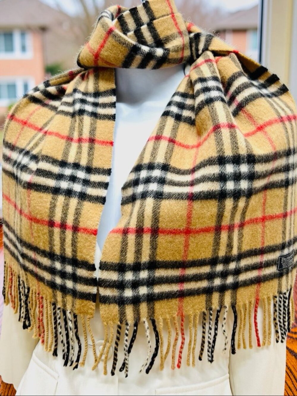 Vgt. Classic Burberrys London 100% WOOL 60"x11.5" Beige Brown  Plaid Fringe (10